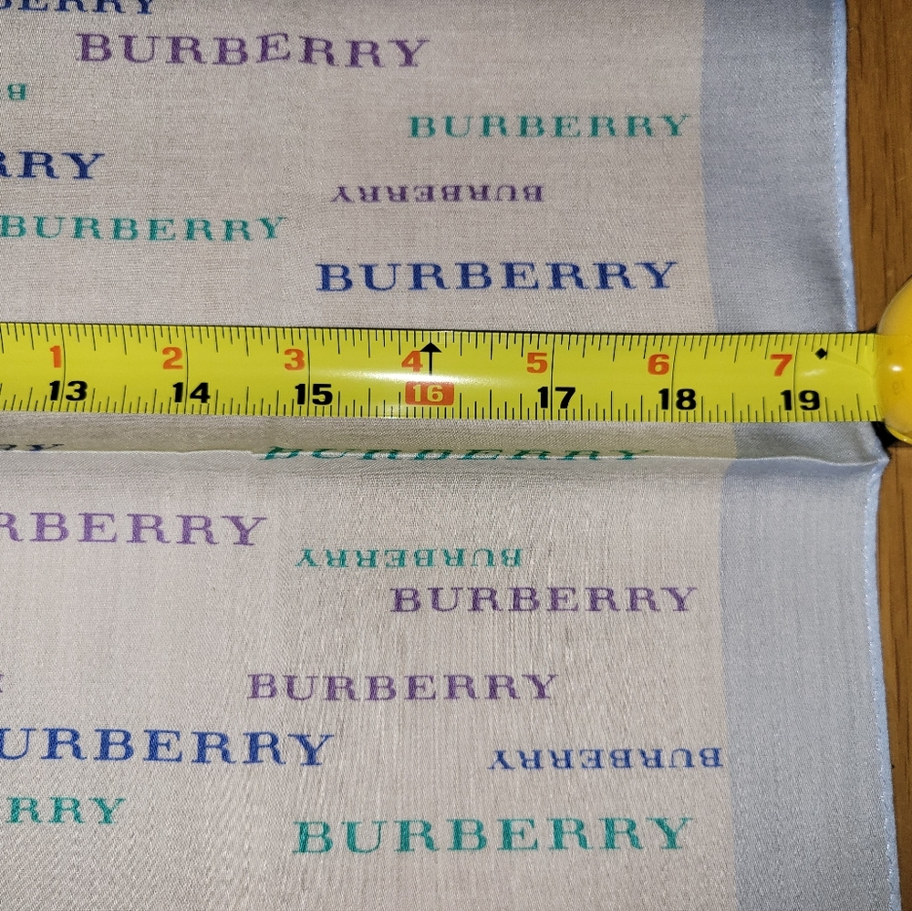 Burberry Vintage Scarf - Picture 4 of 7